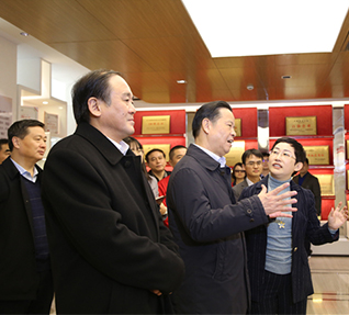 安徽省政協主席張昌爾、合肥市政協主席韓冰等領導一行蒞臨洽洽參觀考察